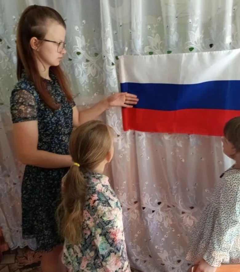 В преддверии Дня России 🇷🇺  в группе "Солнышко" прошло познавательное занятие "Моя родина - Россия