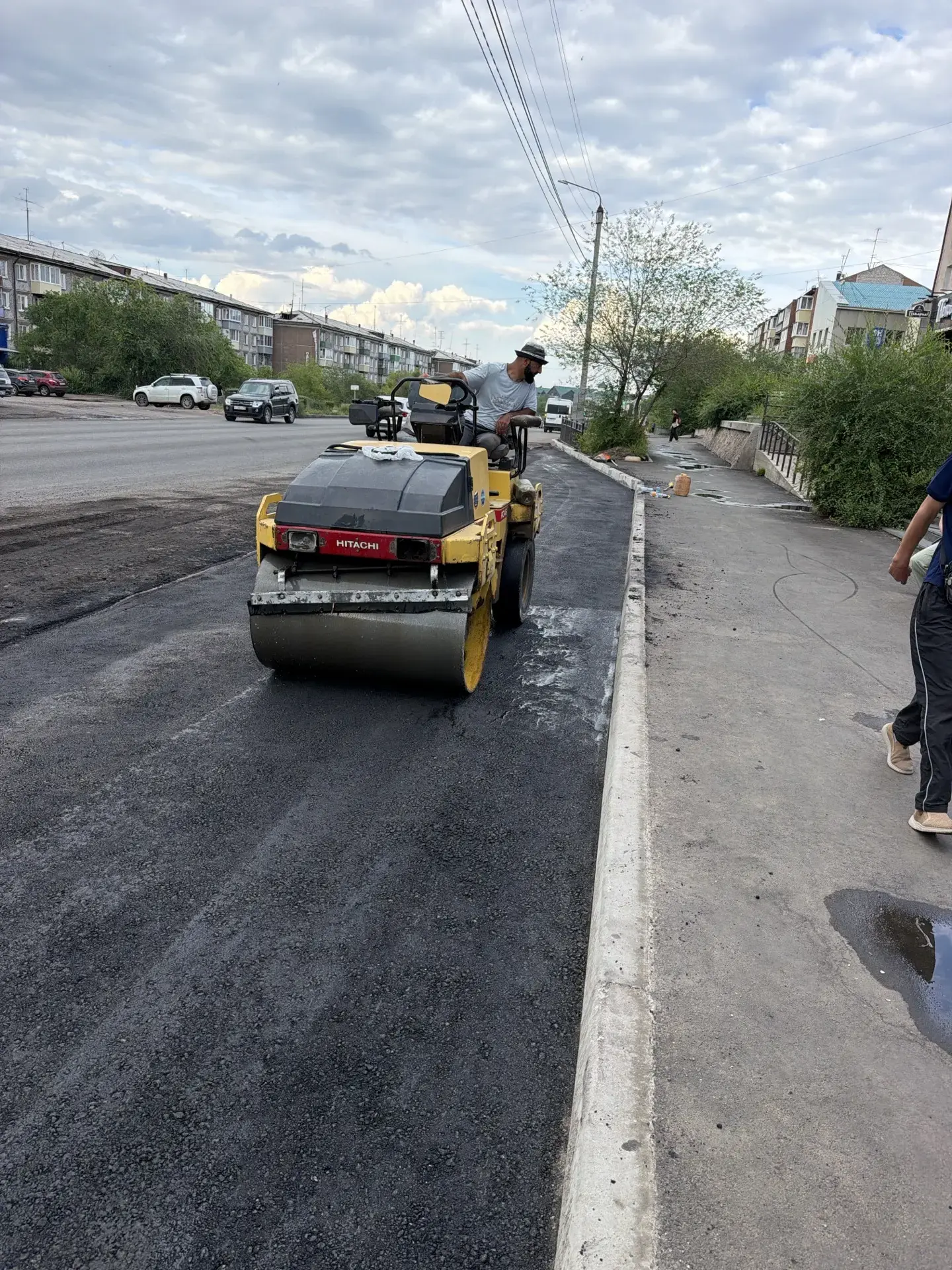 На улицах Жердева и Шумяцкого заасфальтировали автобусные карманы

На участке дороги по улицам Шумяц
