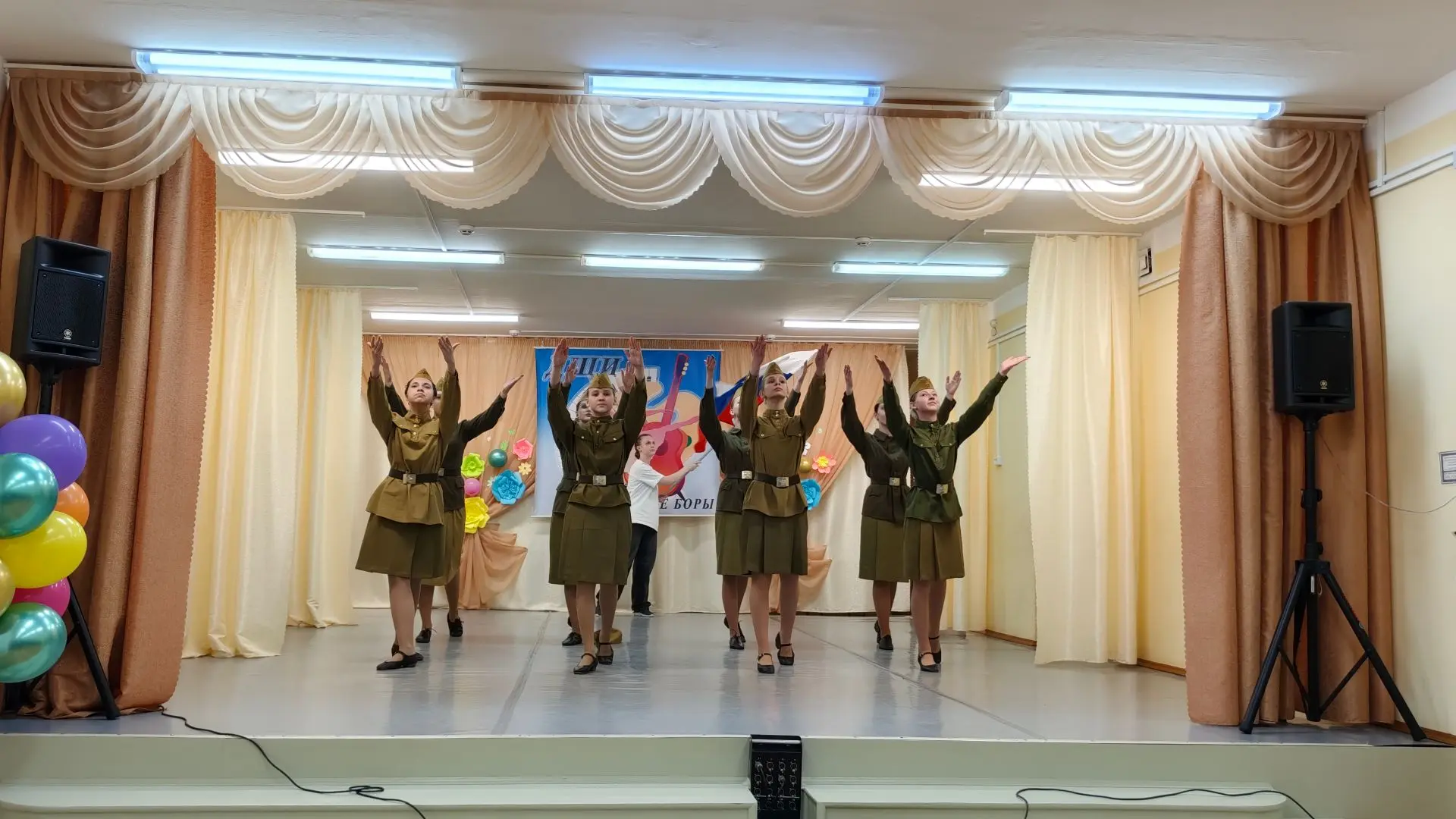 В нашем уютном концертном зале прошел главный праздник школы — отчетный концерт, посвящ...