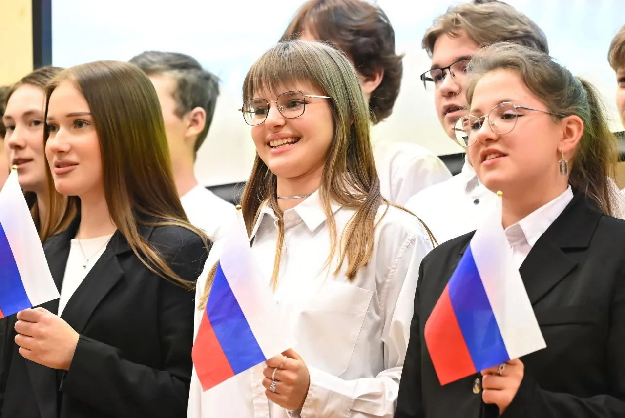 ✨Конкурс «Ветер Победы» продолжается! 27 февраля сцена нашей школы стала местом настоящего единения 