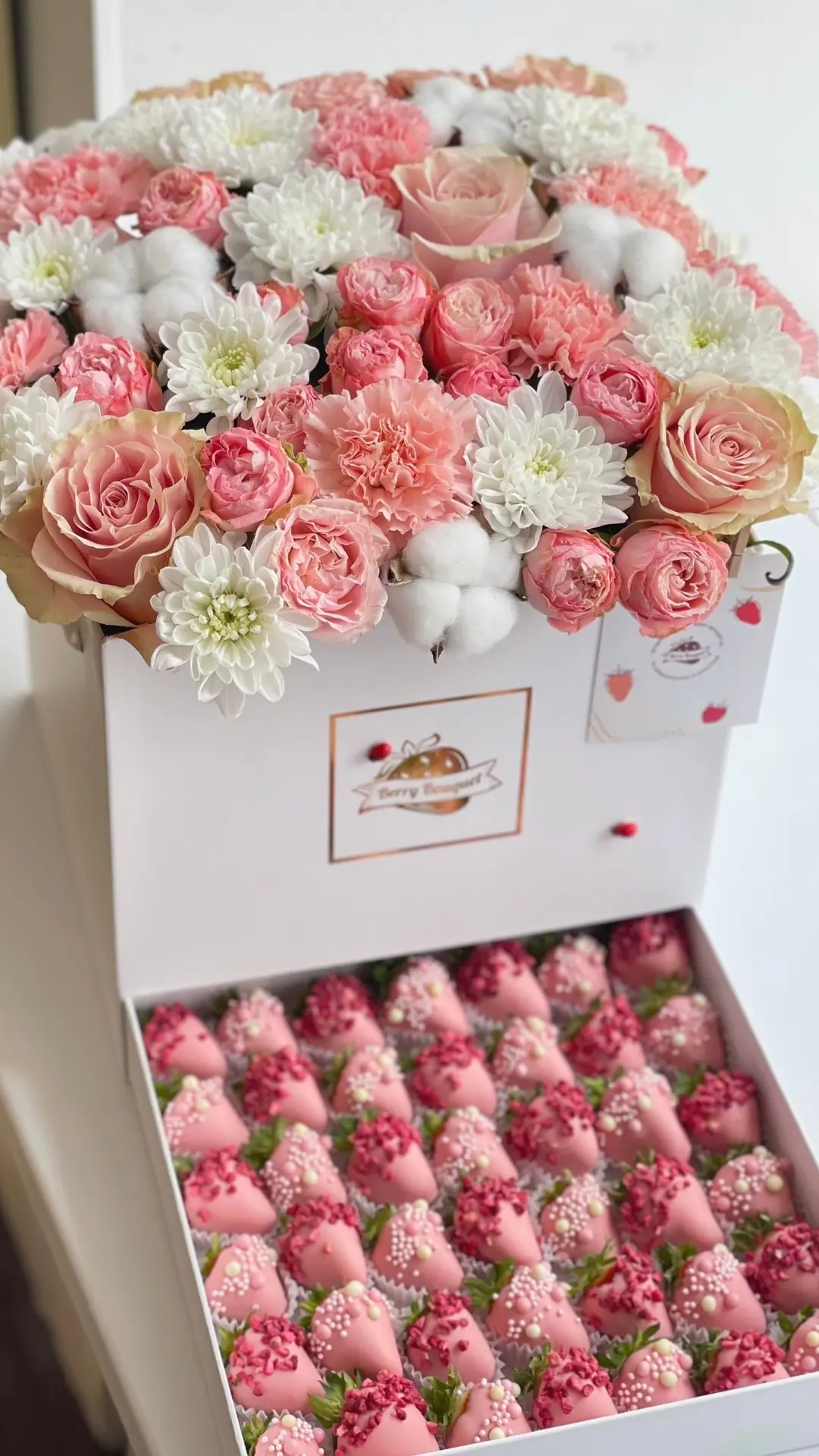 Шкатулки с цветами и клубникой в шоколаде 🌺🌸🍓