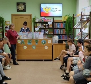 В районной библиотеке проведена познавательная игра - путешествие «Россия, нет тебя милее», посвящен
