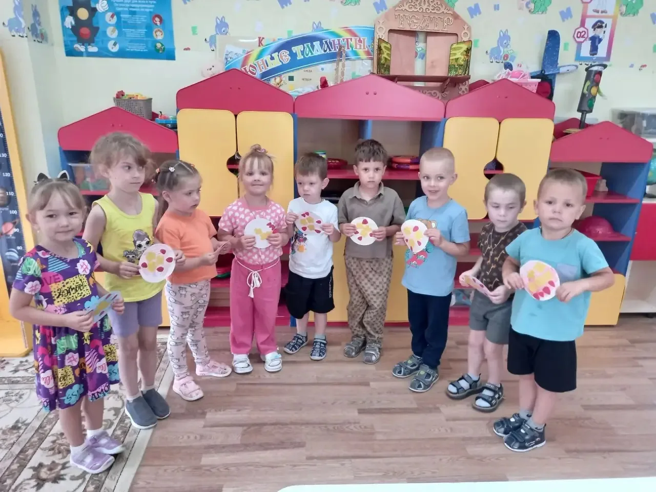 🍰 Когда сладости не вредят фигуре!

Вы любите торты? А наши ребята из группы «Чиполлино» их не толь