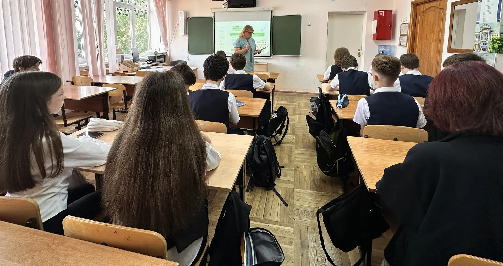 РАЗГОВОРЫ О ВАЖНОМ 📌✅  Традиционно каждый понедельник и начало учебной недели, гимназисты начали с и