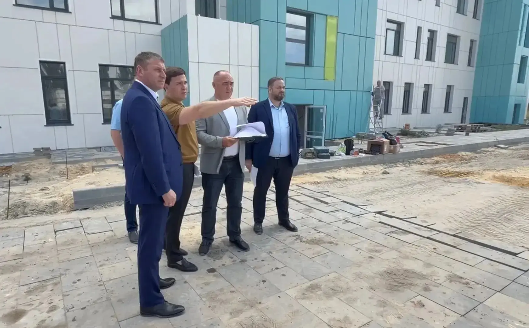 🏗 Шуваев проверил строительство и ремонт социальных объектов в Белгороде

Врио губернатора Александ