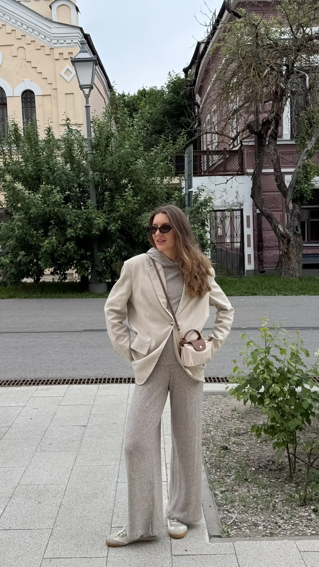 Это мы заглянули на винный фестиваль, который проходит в Новгороде до 14 июня 🤌🏼 Большой ассортиме