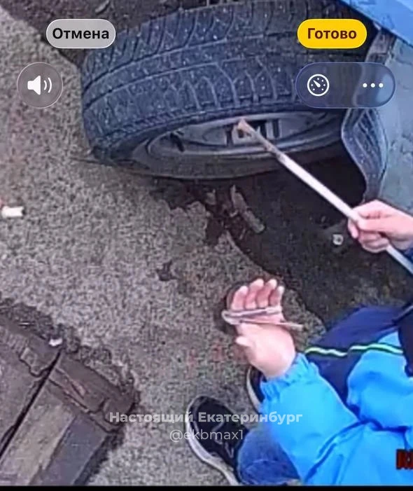 На Рассветной, 12а украли ключи из автомобиля, есть видео, а также лица детей.
