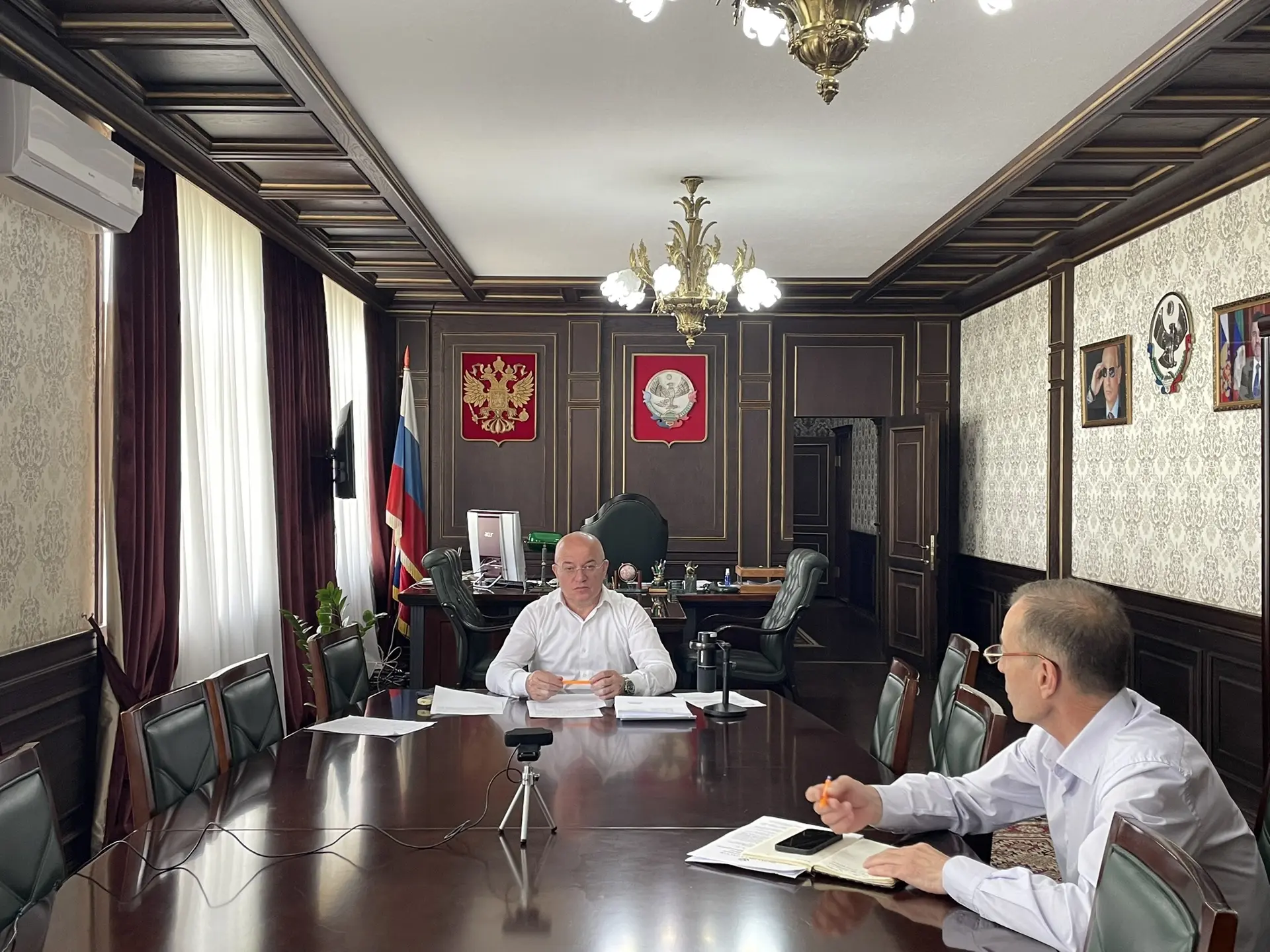 Сегодня глава Бабаюртовского района Шахмурат Истанбулов принял участие в заседании Оперативного штаб
