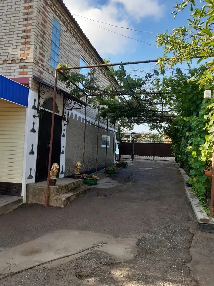 Тацинская. Продаю дом 126 КВ.м., земельный участок 8.6 сот. ,дом, гараж, баня, хозпостр...