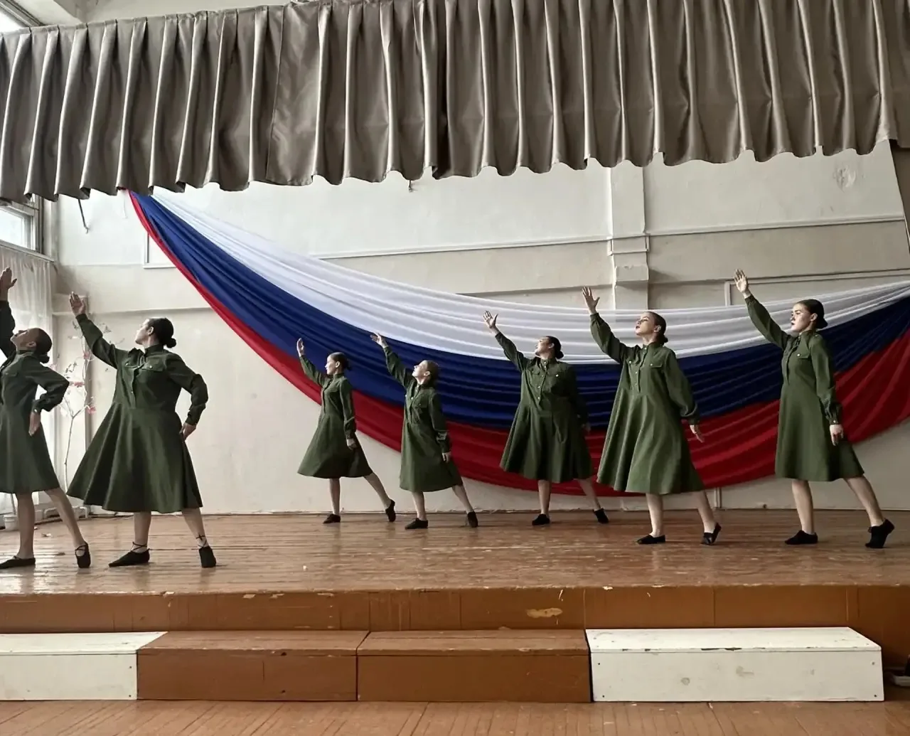 Отгремели салюты в честь 9 мая, но празднование Дня Победы продолжается. 14 мая в МБОУ ...