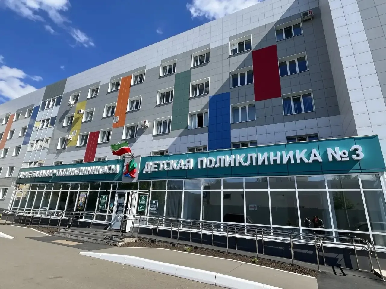 Уважаемые родители! Обращаем внимание на график работы в праздничный день 27 мая: 

📍 Дежурный педи