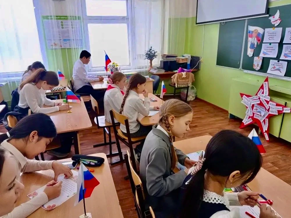 ✏  Наши ученики всегда принимают самое активное участие во всех этапах  военно-патриотической акции 
