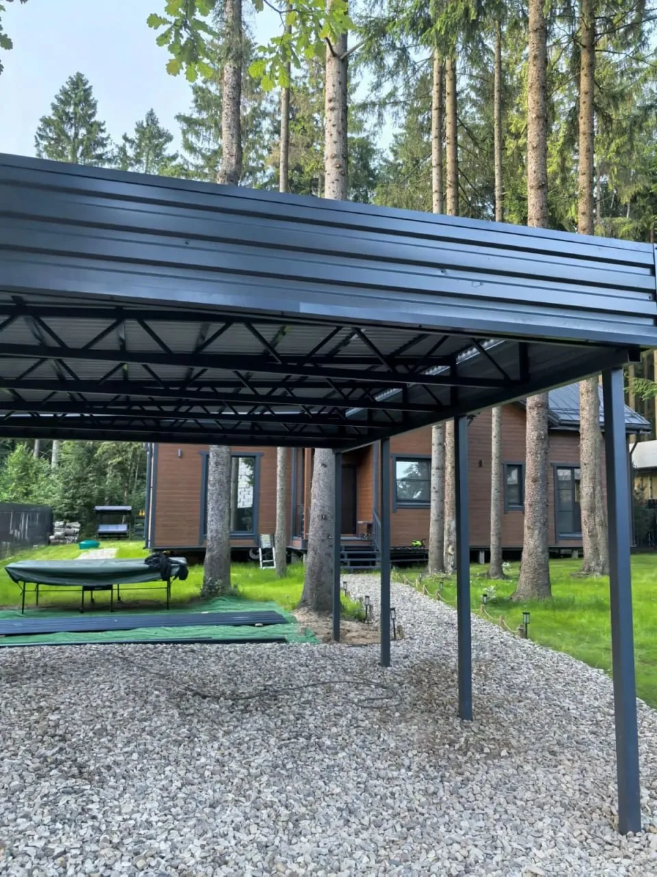 📍 Объект от 30.05.2026: стильный навес из профнастила С-20 с декоративной обвязкой в О...