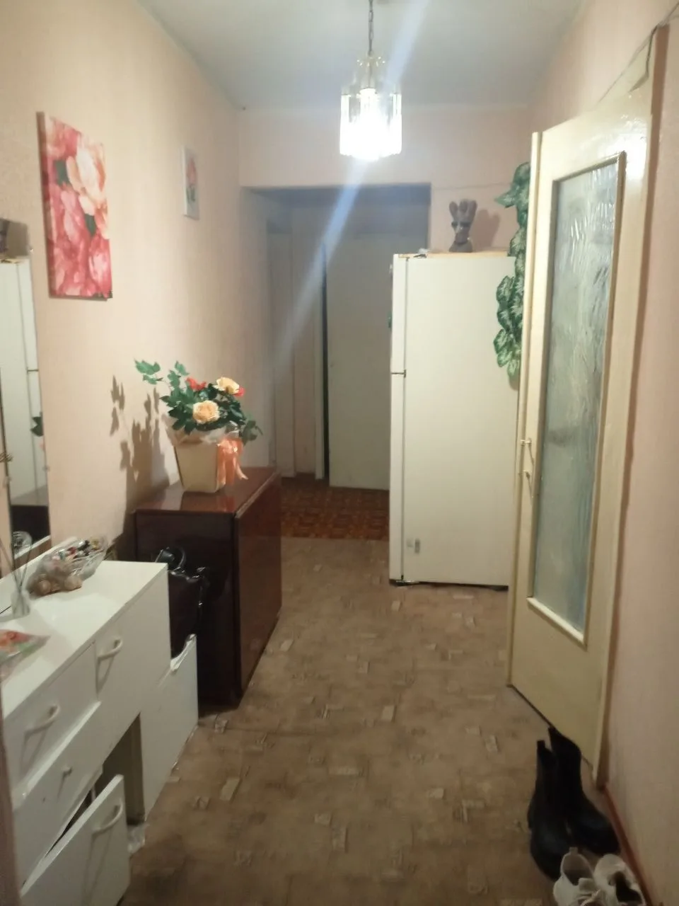 Продам 3 кк на квартале 50 лет Октября.Общая площадь 72.3 кв. метра. 4 этаж 9 этажного дома..Комнаты