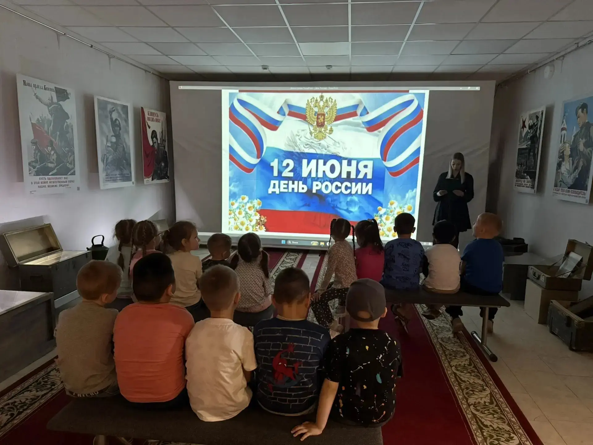 Добрый день, дорогие друзья! 
12 июня наша страна отмечает День России - праздник, объединяющий всех
