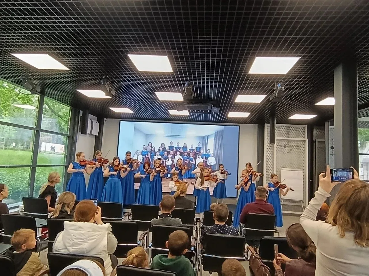 🎻 30 мая в креатив-тауне парка им.Ленина прошел отчётный концерт Образцового ансамбля скрипачей «Вд