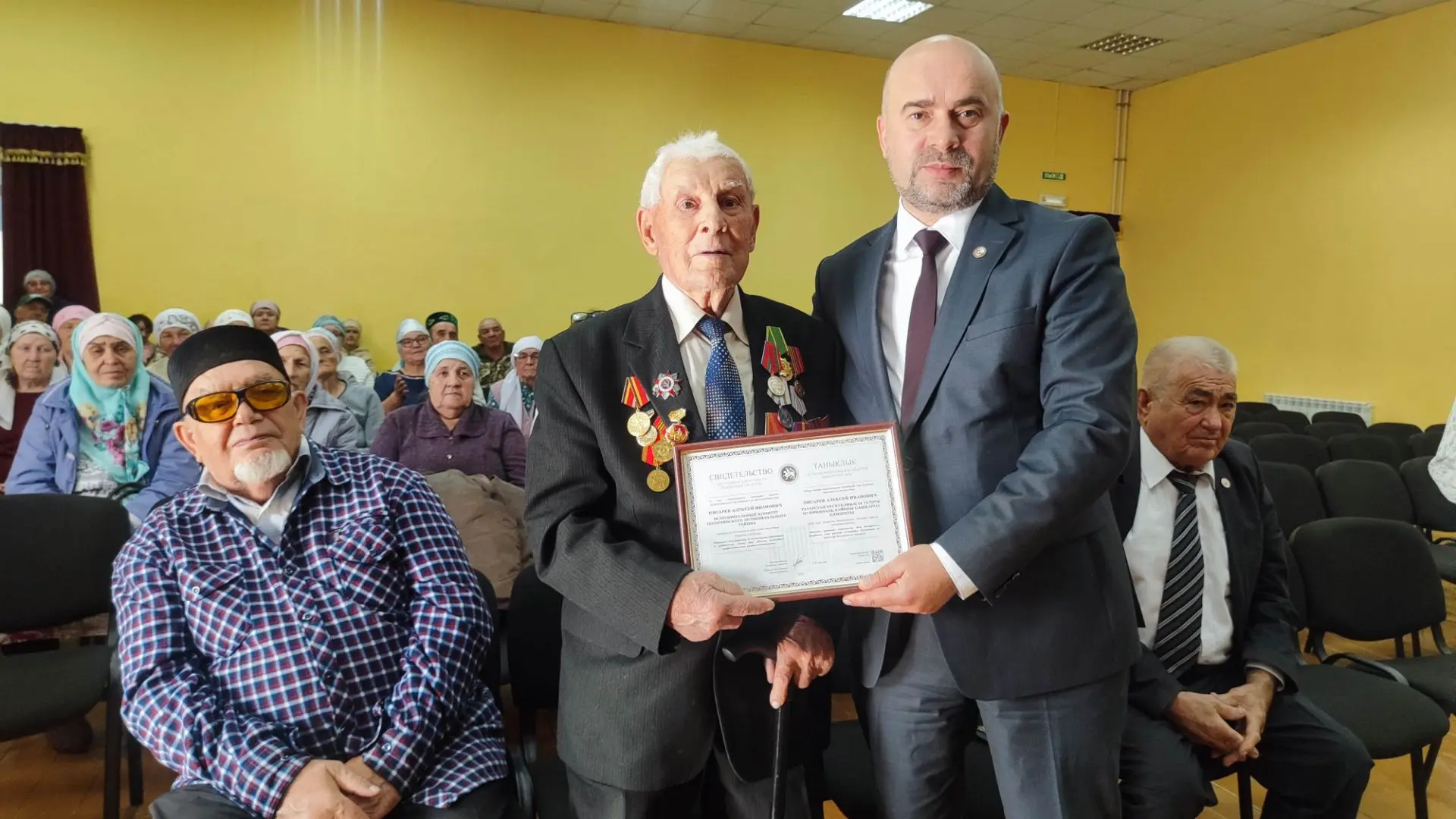 Почетному гражданину нашего района, ветерану ВОВ Алексею Ивановичу Писареву из села Бол...