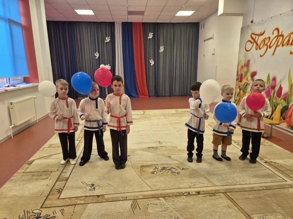 В старшей группе «Одуванчики» прошло 
мероприятие ко Дню России.

Накануне Дня России в нашем детско