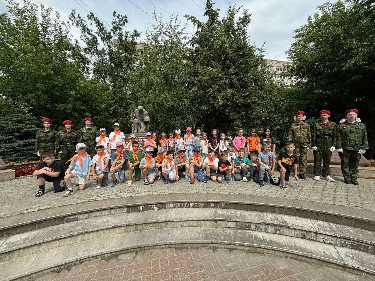 Памятник воинам-землякам, погибшим в Великой Отечественной войне— это символ скорби и вечной памяти.
