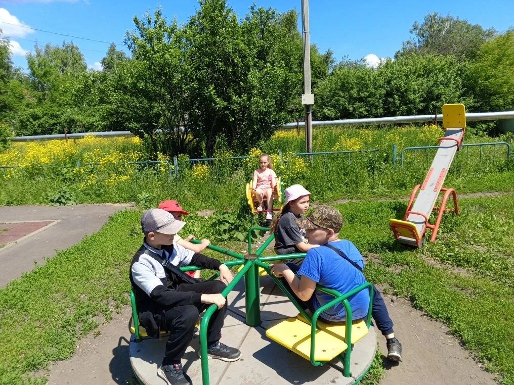 Движение — жизнь! 🏃‍♂️🏀 Наши ребята на спортивной площадке

Что может быть лучше, чем провести сол