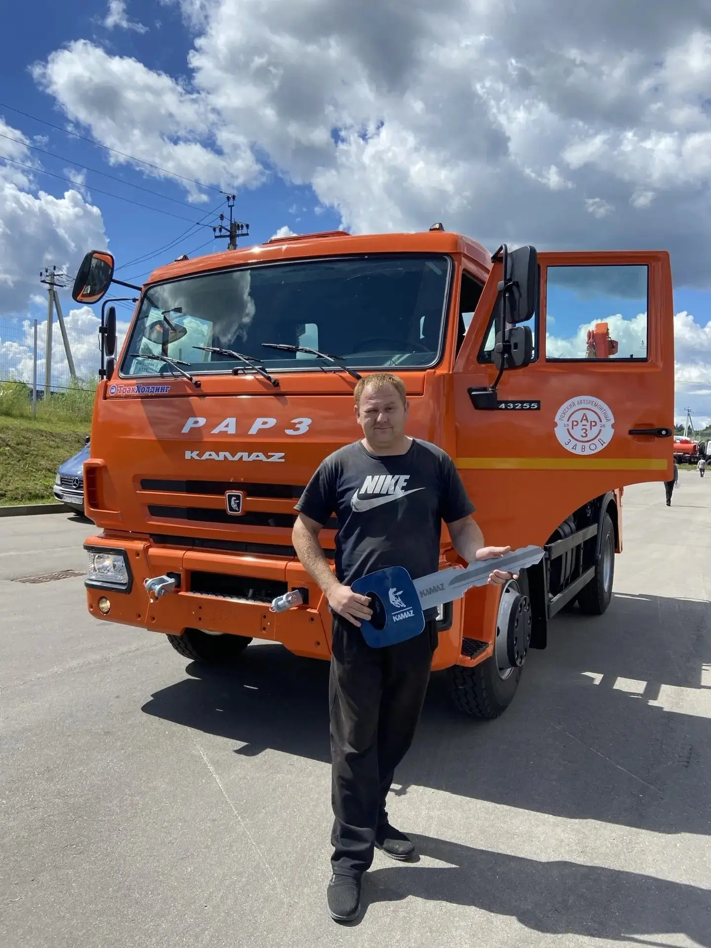 Отгрузка бункеровоза МК-4512-04 на шасси КАМАЗ 43255 нашему клиенту 🚛

Бункеровоз МК-4512-04 на шас