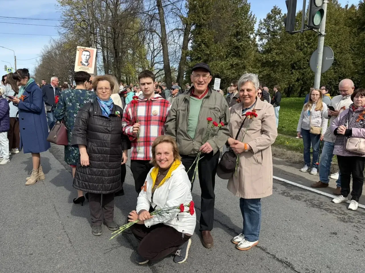 Сегодня, 9 мая, наши педагоги приняли участие в праздничных митингах по всему городу и ...