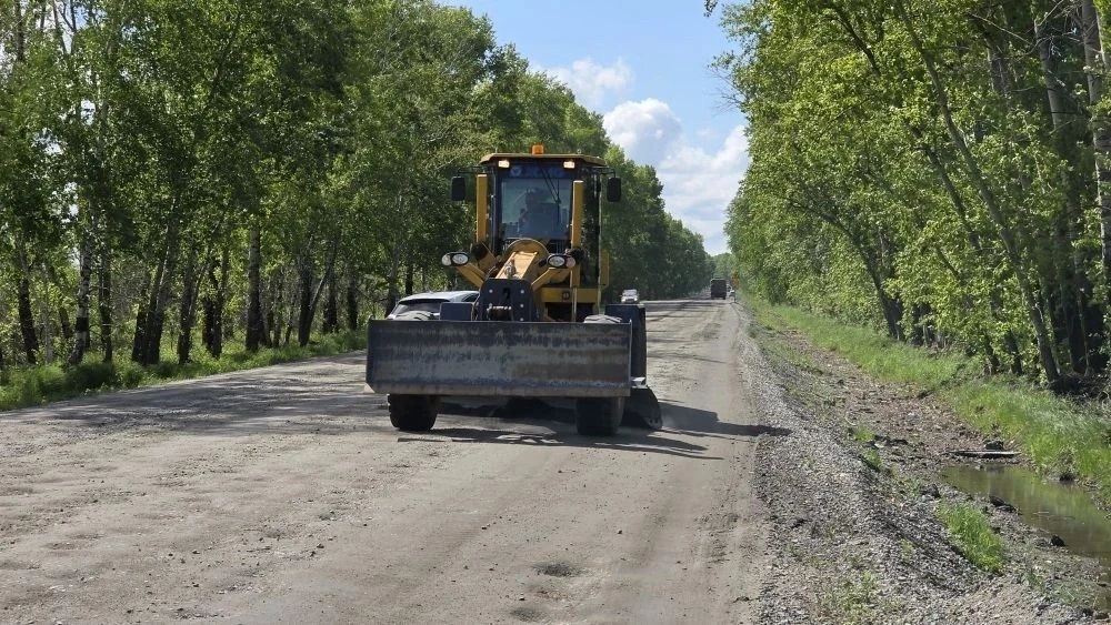 🚜 Дорогу Белогорск-Серышево готовят к асфальтированию

На трассе от поворота на село Борисполь до п
