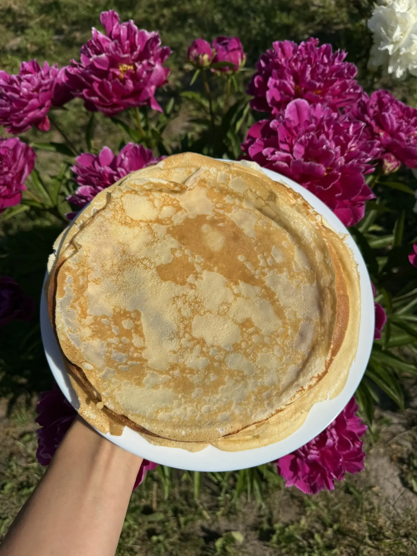 Тоненькие блины🥞👇
2 яйца⠀
Щепотка соли
3 ст.л сахара
Молоко 500мл
200г муки
Кипяток ~100мл
2 ст.л 