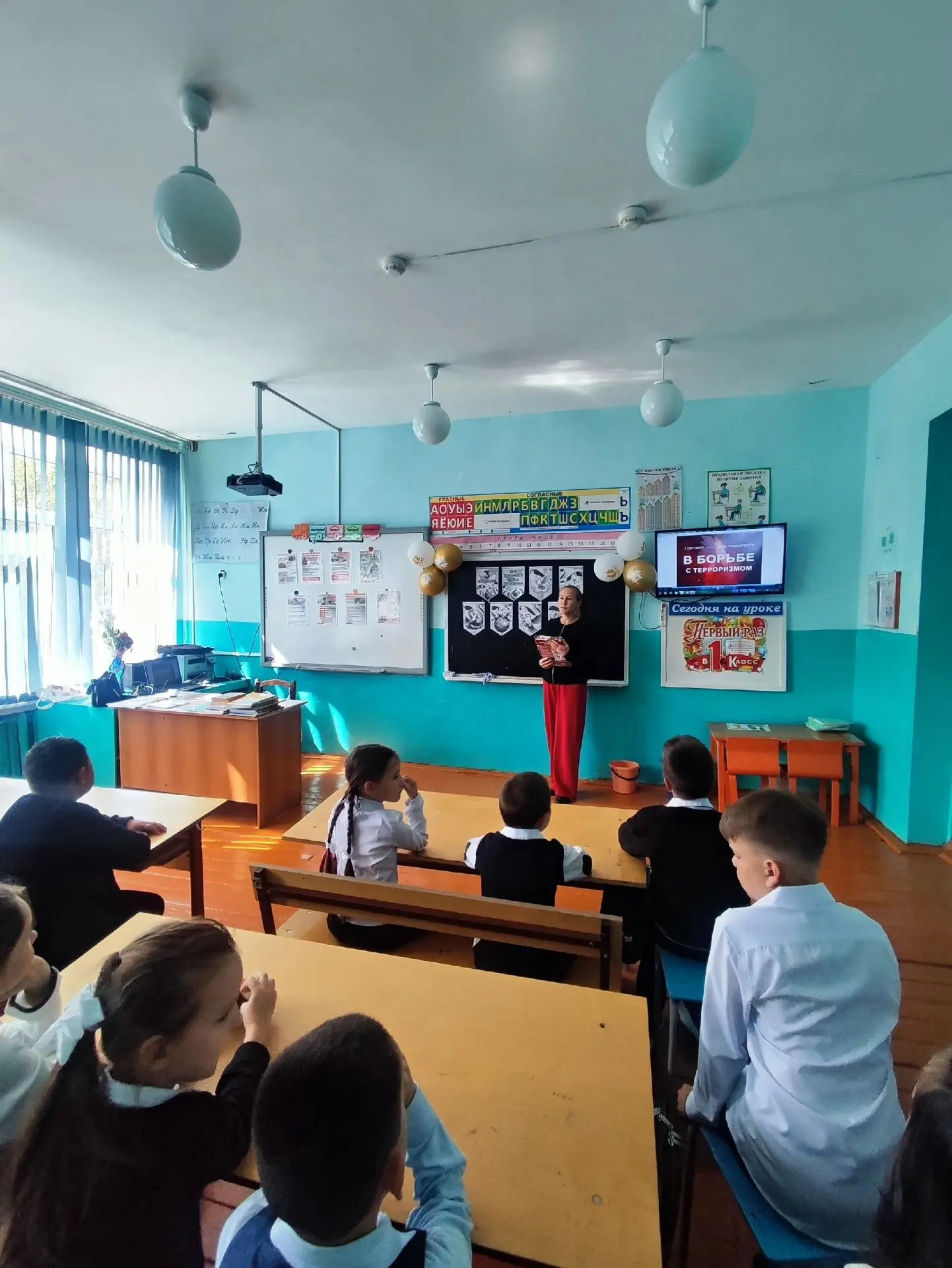 3 сентября в Родниковском СДК прошёл информационный час для школьников «Беслан! Мир без...