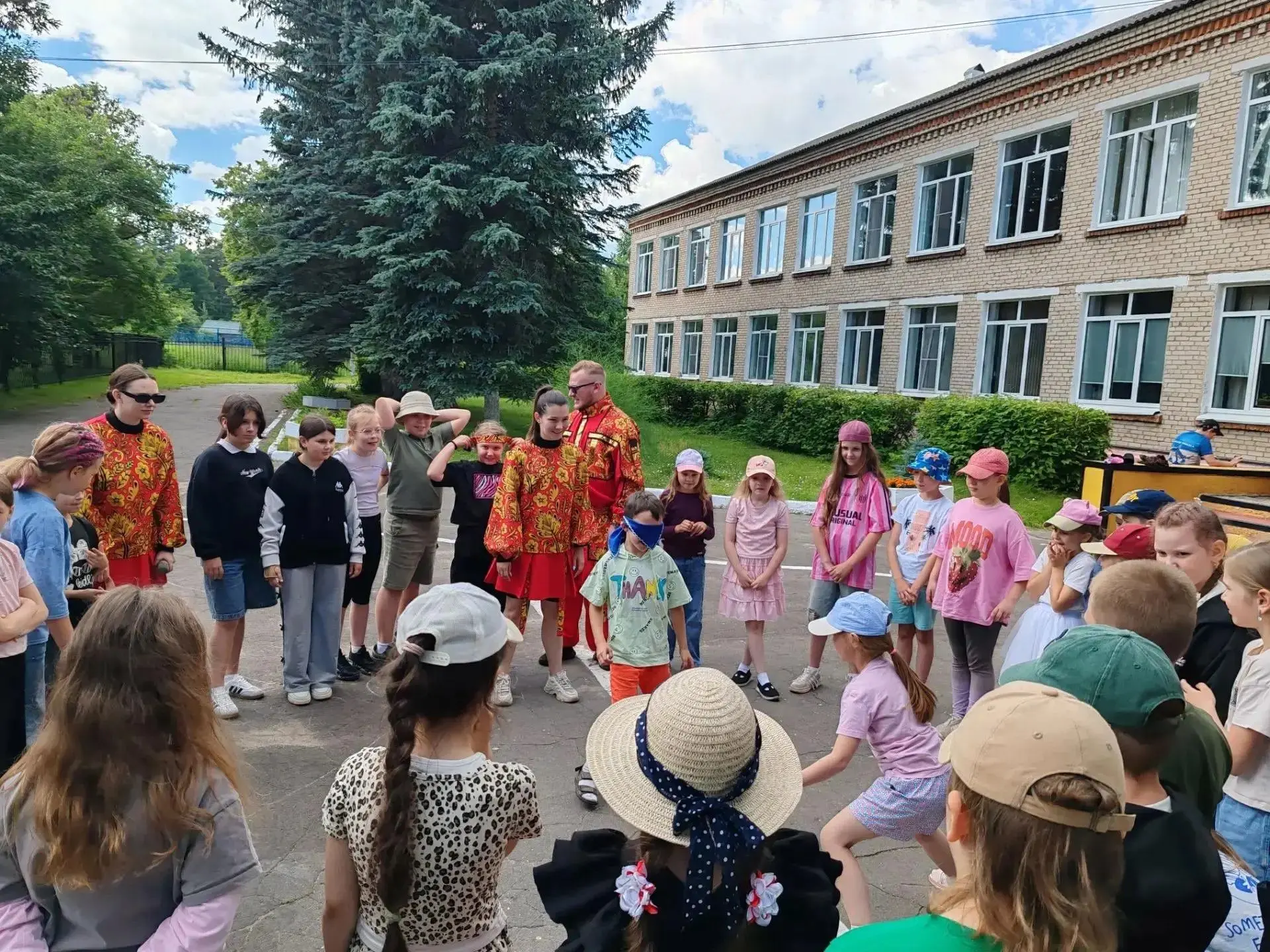26 июня на базе МБОУ СОШ №30 (Ларцевы Поляны, д.11) прошёл зажигательный и незабываемый праздник — т