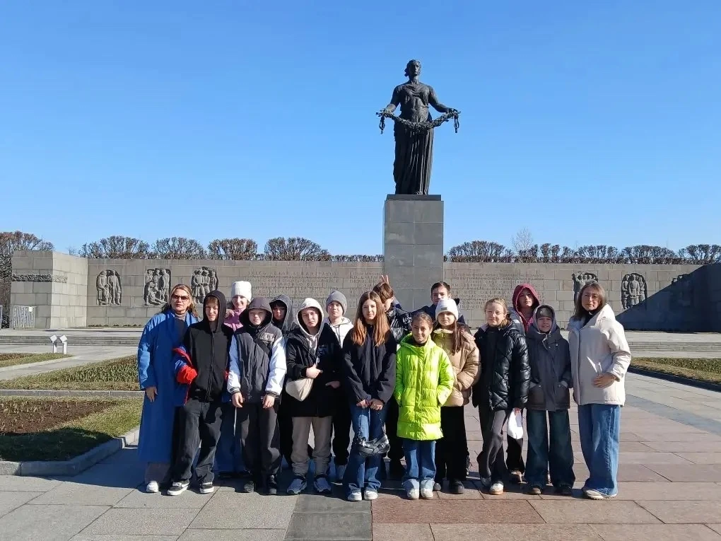 **Заметки путешественников**  Мы продолжаем делиться новостями из Санкт-Петербурга! Лицеисты с увлеч