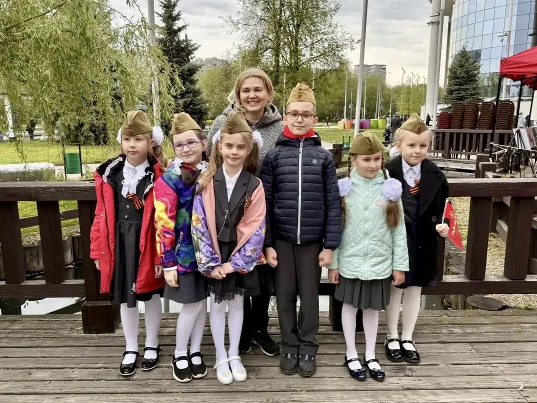 🎶 Песни Победы, которые объединили поколения  Не изменяя доброй традиции, вокальная студия «Креатив»