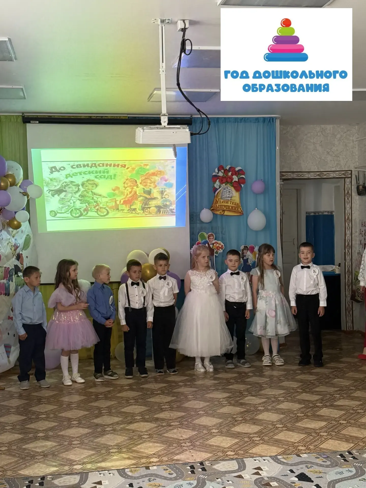 Выпускной бал в детском саду -особое  событие: ещё недавно ребята начали ходить в детск...