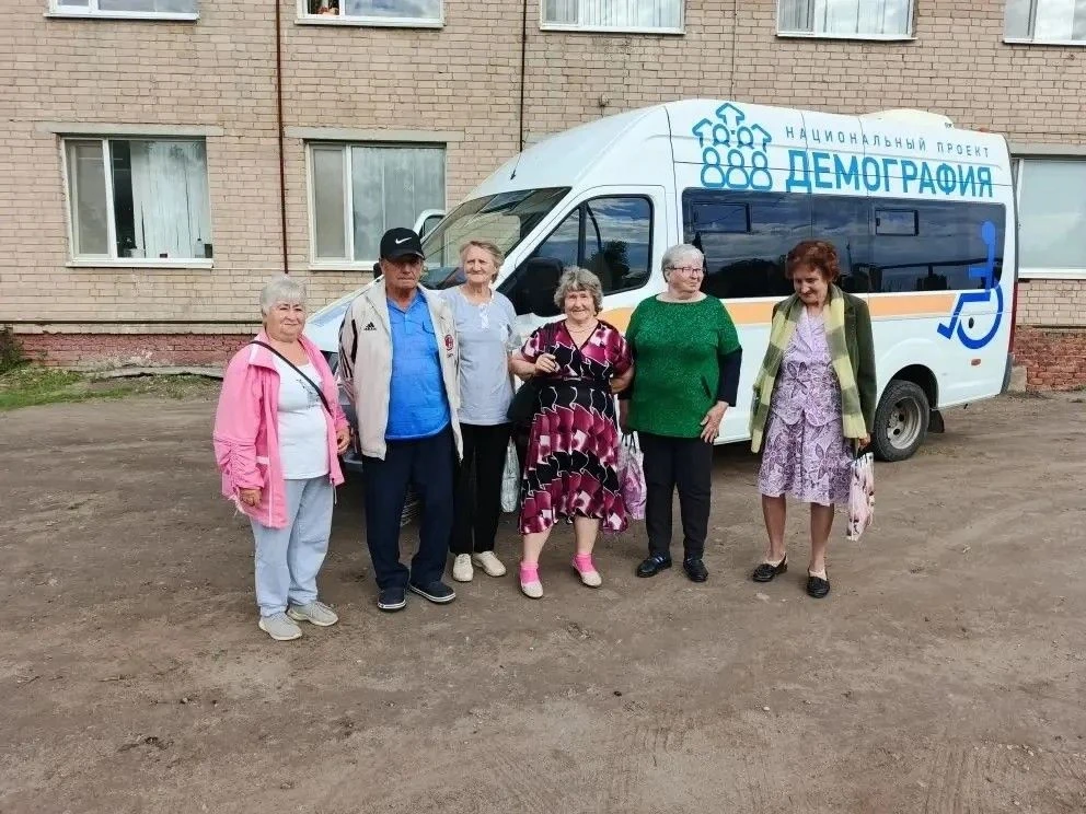 В Самойловском районе ГАУ СО КЦСОН неустанно заботится о здоровье старшего поколения, обеспечивая до