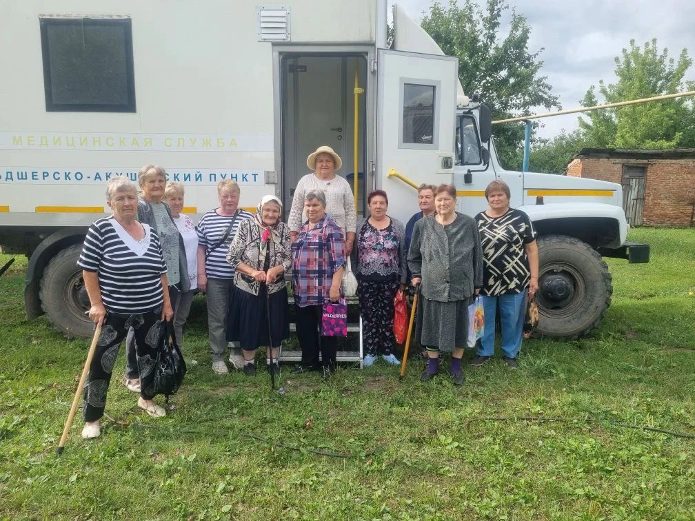 24 июля Специалисты ОБУЗ «Обоянской ЦРБ» организовали выезд в посёлок Пасечный, чтобы позаботиться о
