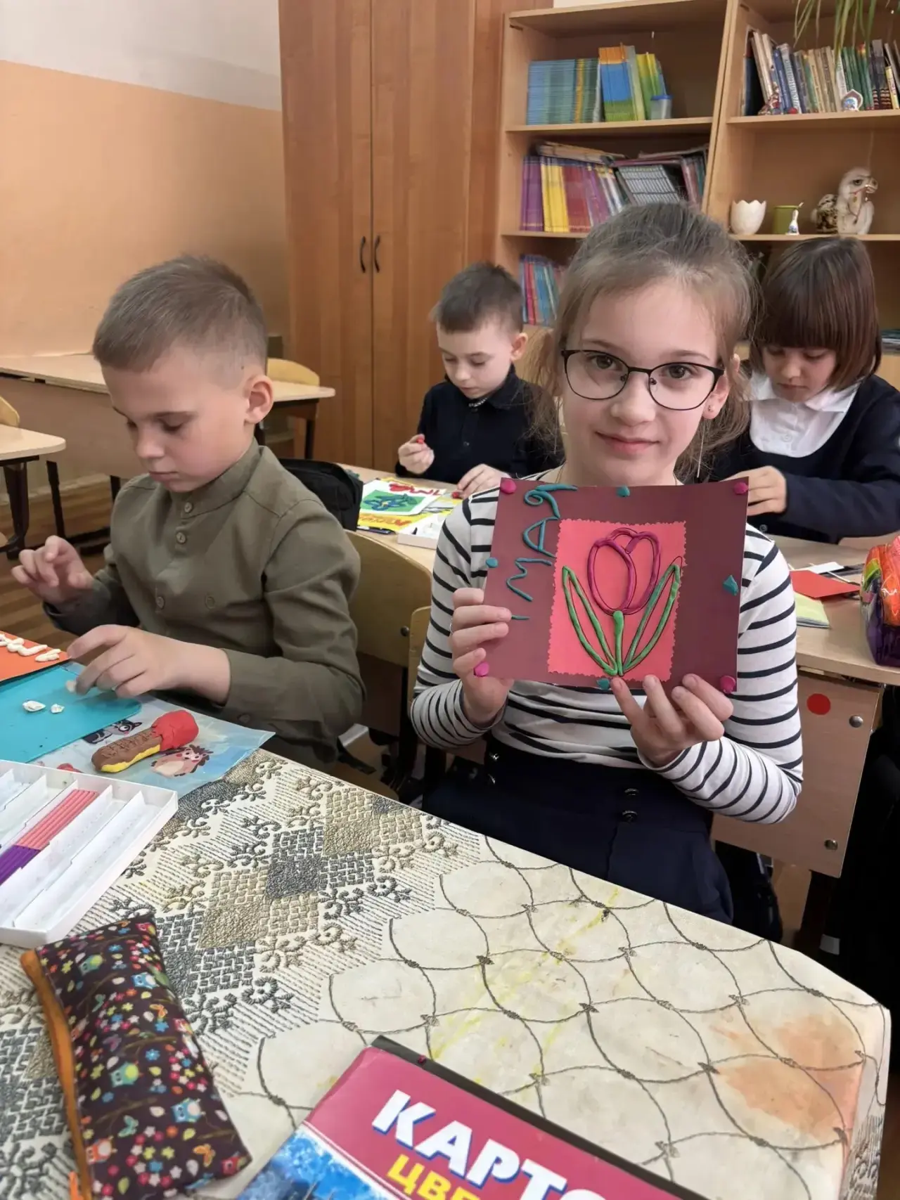Орлята России организовали мастер-класс к 1 мая 🌷✂️ В преддверии 1 мая Орлята России провели творчес