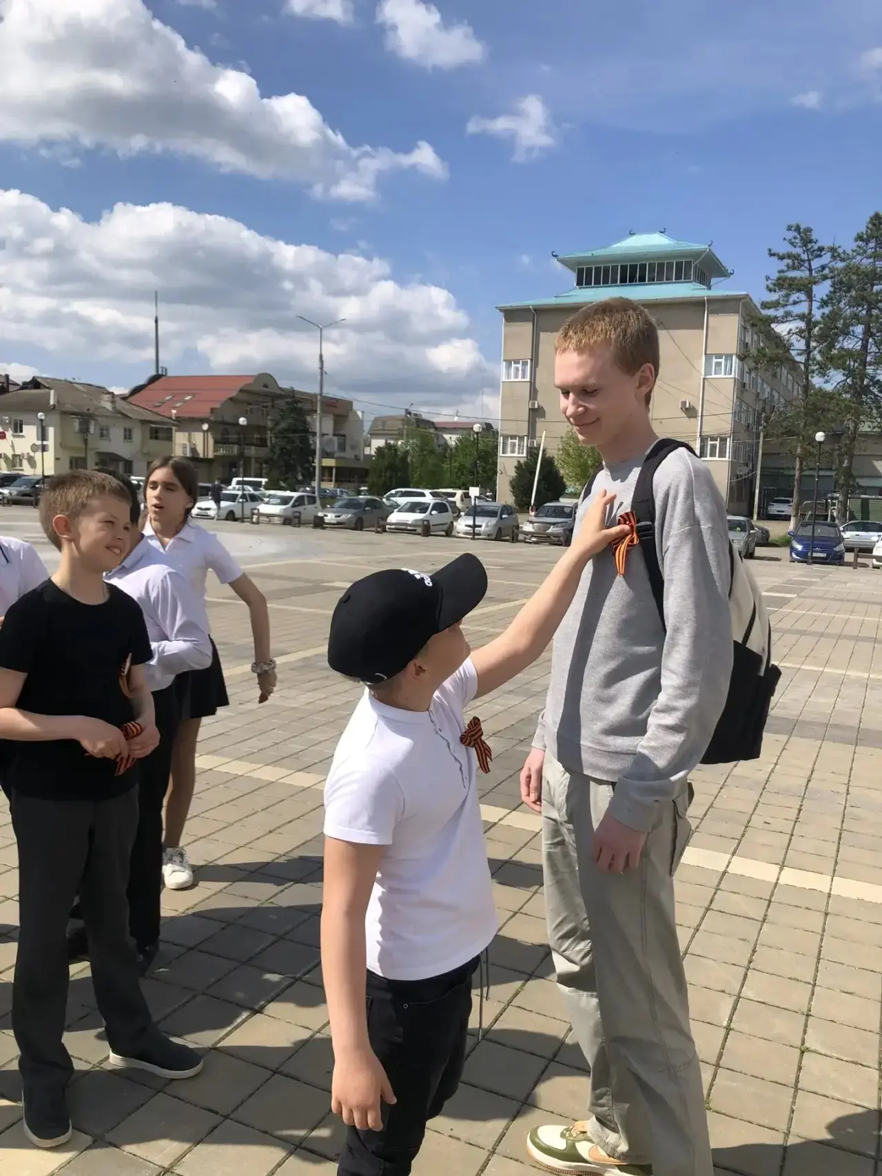 Символ мужества и нашей общей памяти объединил поколения. В преддверии 81-й годовщины В...