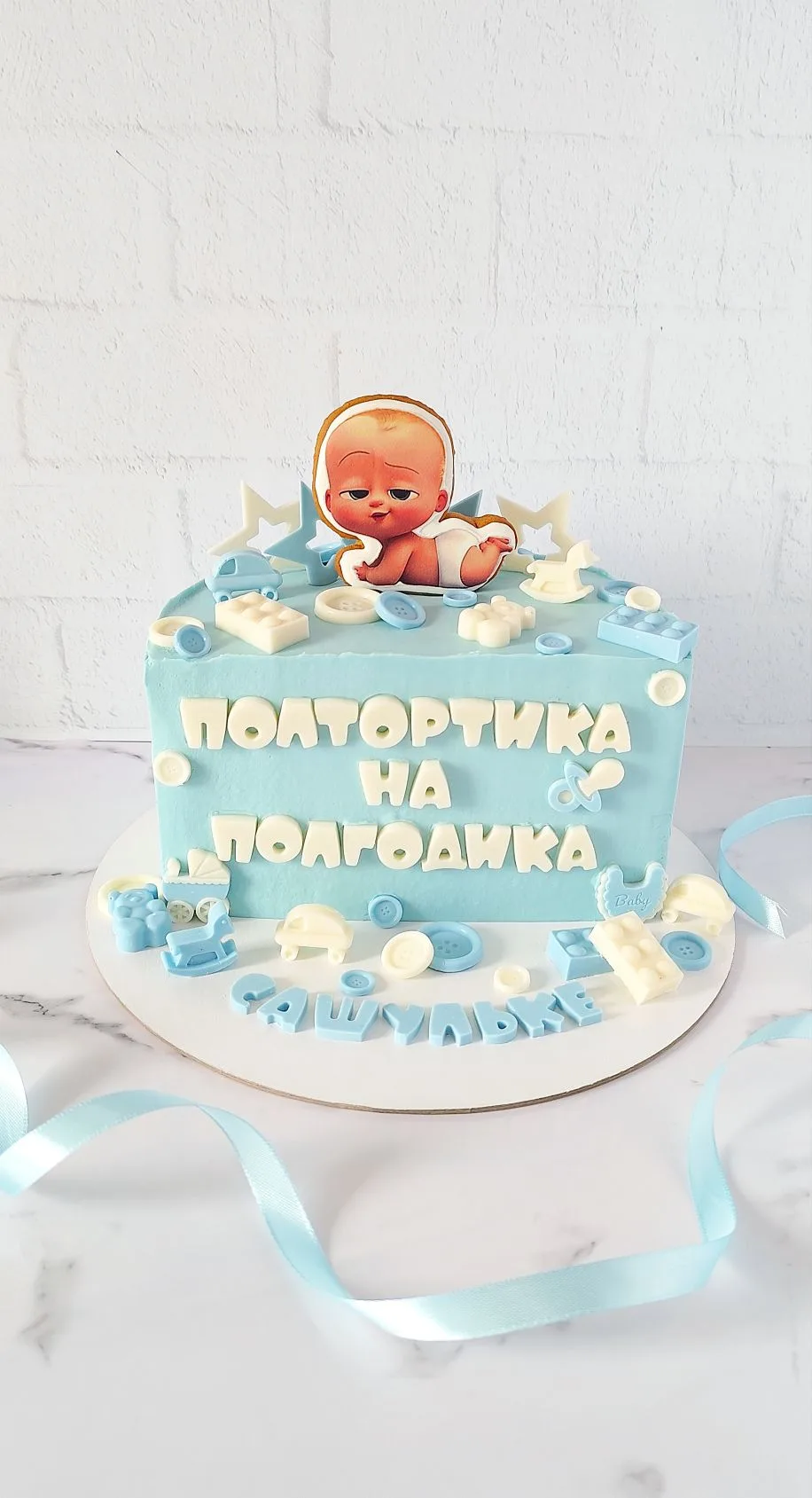 Полтортика на полгодика🎂 Внутри Молочная девочка. Декор - пряник с пищевой печатью и ф...