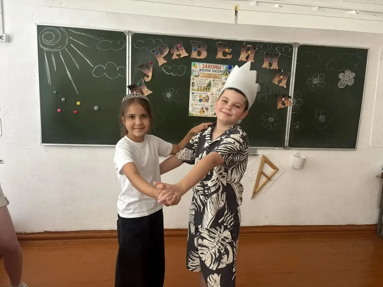 🎉 Закрытие смены в «Муравейнике»: финал, который запомнится! 🎉

Вот и подошла к концу лагерная сме