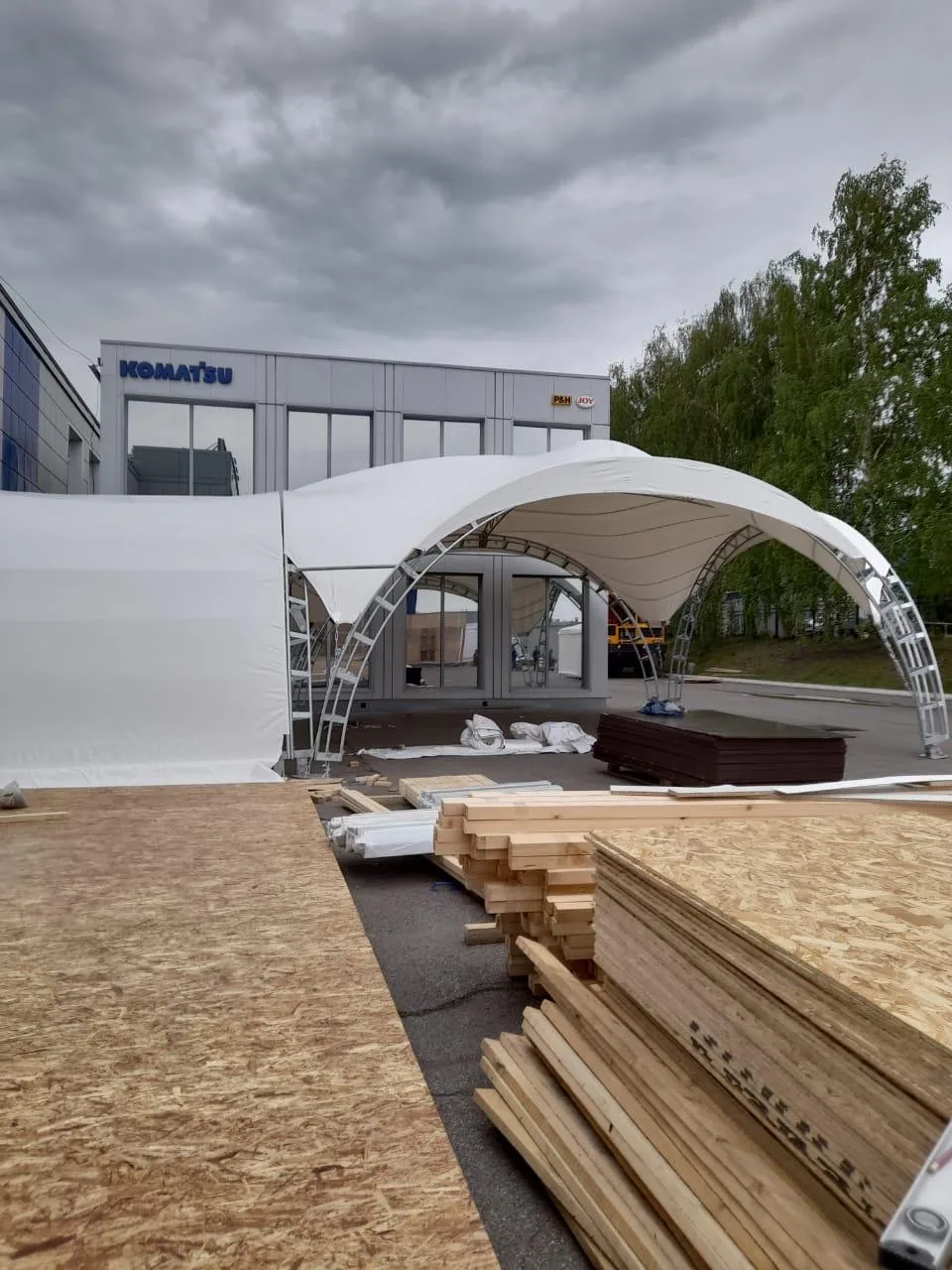 Завершили установку арочного шатра 8x8 "Дюна" с приставным модулем 8x4 (32м2) в г. Крас...
