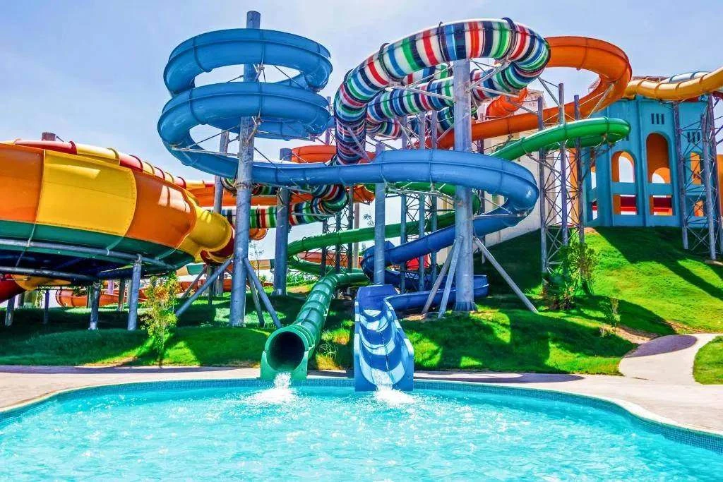 Цена на этот тур радует, а сам отель — еще больше. Iberotel Makadi Beach By Jaz 5* находится в Хурга