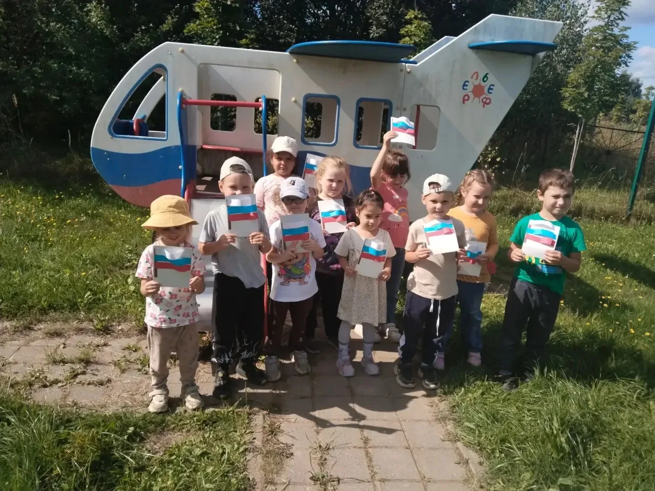 Триколор единства: как мы готовимся ко Дню Государственного флага☀️