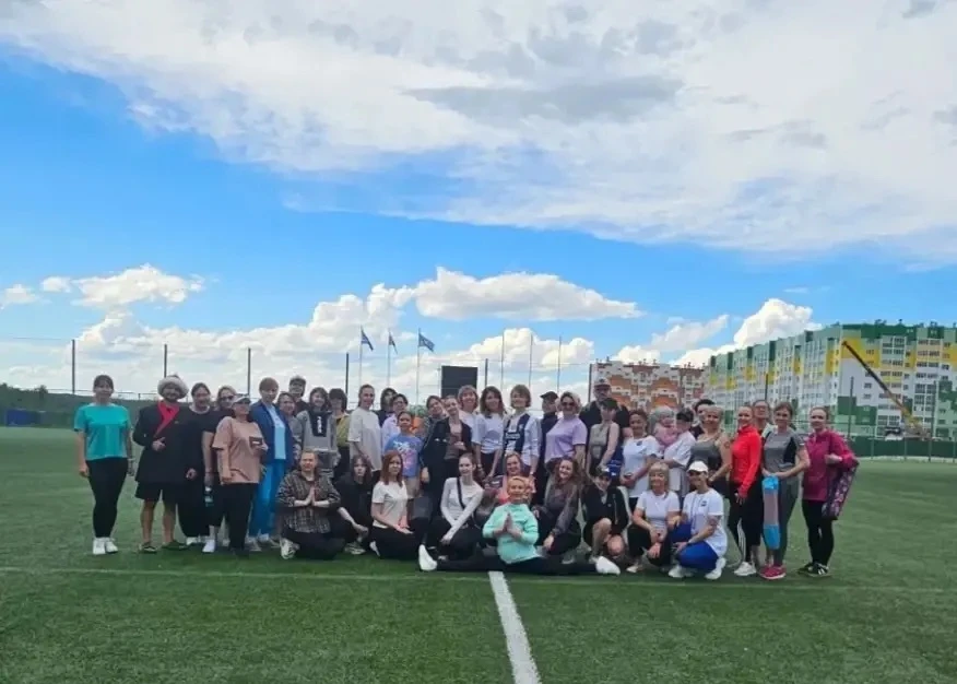 Надымский район — в едином ритме с планетой! 🌍🧘‍♂️

Сегодня, 20 июня, на площадке спортивной школы