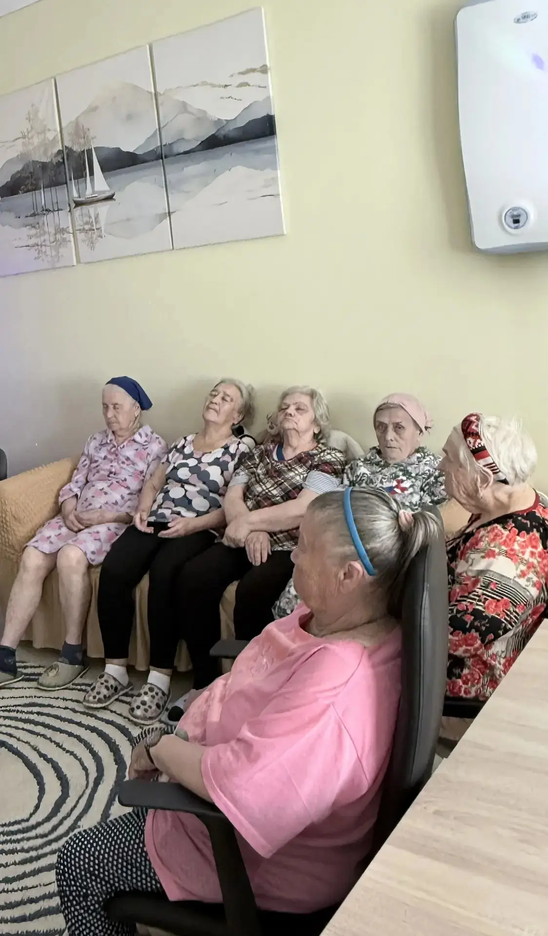 В  «Доме Заботы»🏡  вновь расцвела тишина🫶 — прошёл еженедельный сеанс психологической разгрузки
 «
