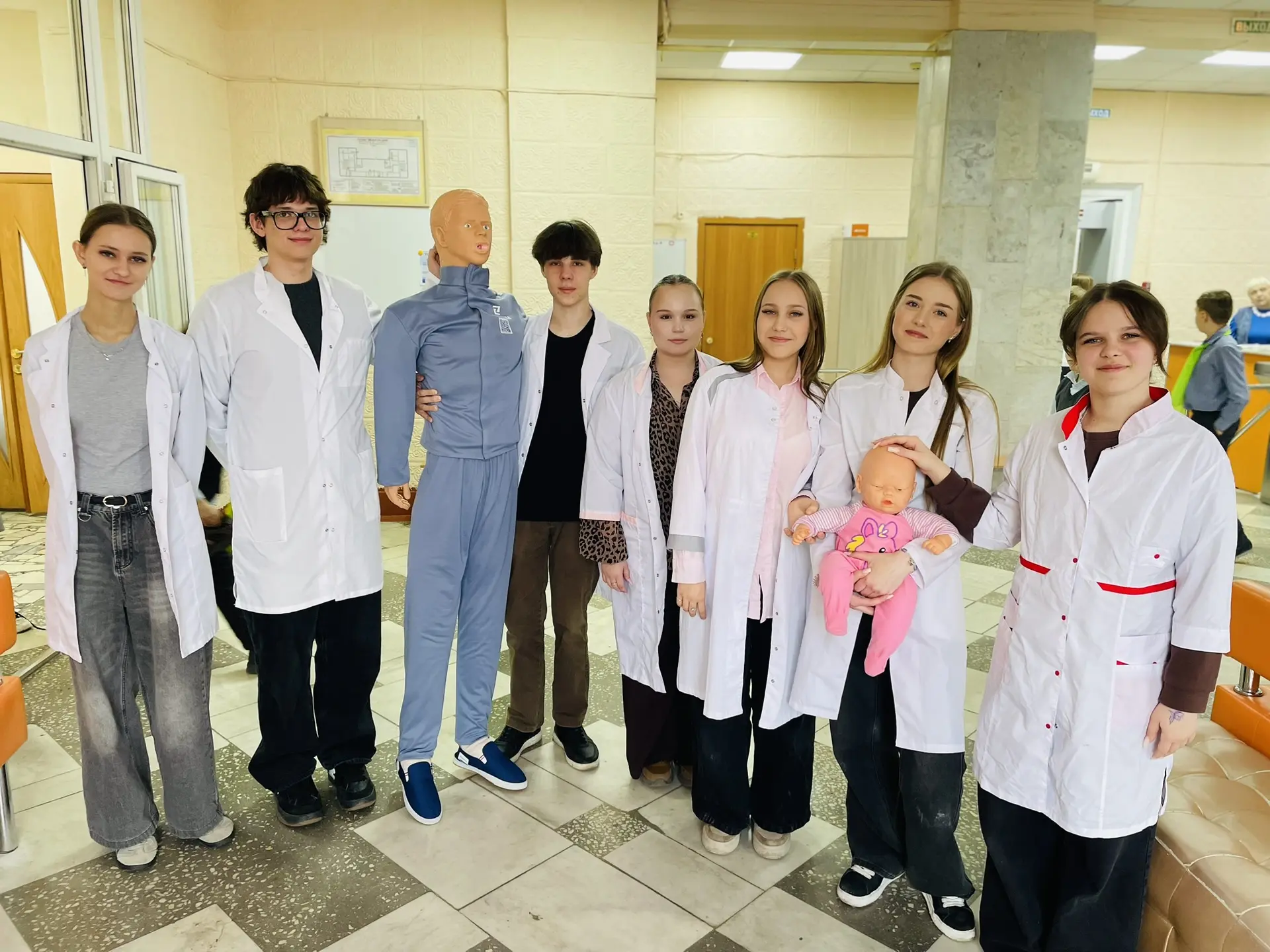 🌟 Важное событие в нашей школе!    ⛑️Сегодня команда Первые-102, состоящая из обучающихся химико-био