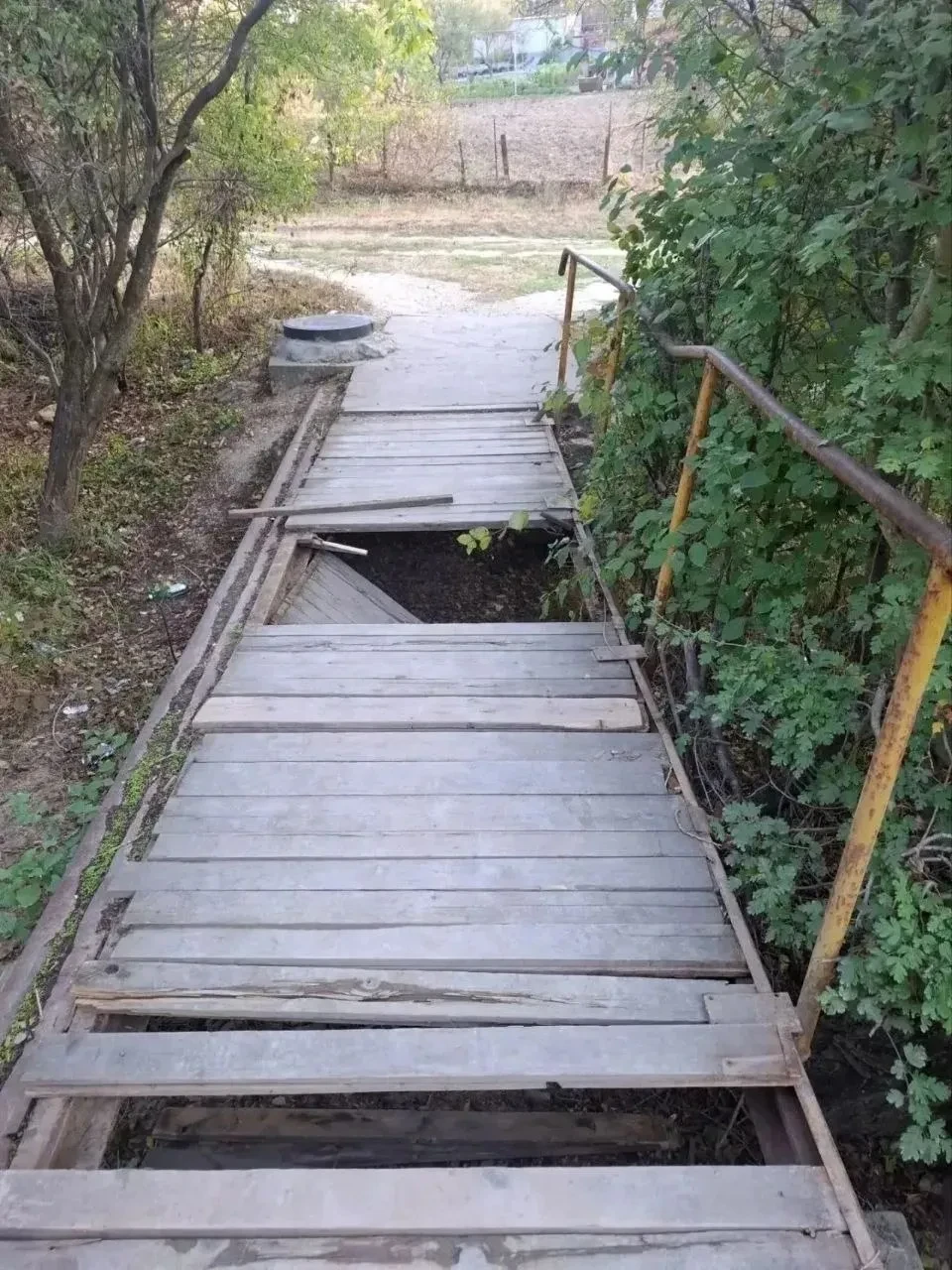 🌉 В станице Раевской вандалы повредили пешеходный мост через Цевкую