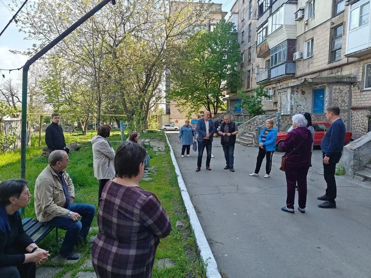 КОНСТРУКТИВНЫЙ ДИАЛОГ ПО ВОПРОСАМ ЖКХ В СНЕЖНОМ

✅В рамках федерального проекта партии «Единая Росси