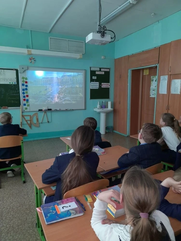 ОРЛЯТА РОССИИ 🦅🇷🇺  Финальный аккорд: лидерство и память — два трека, одна гордость! 🎓🕊  Сегодня в на