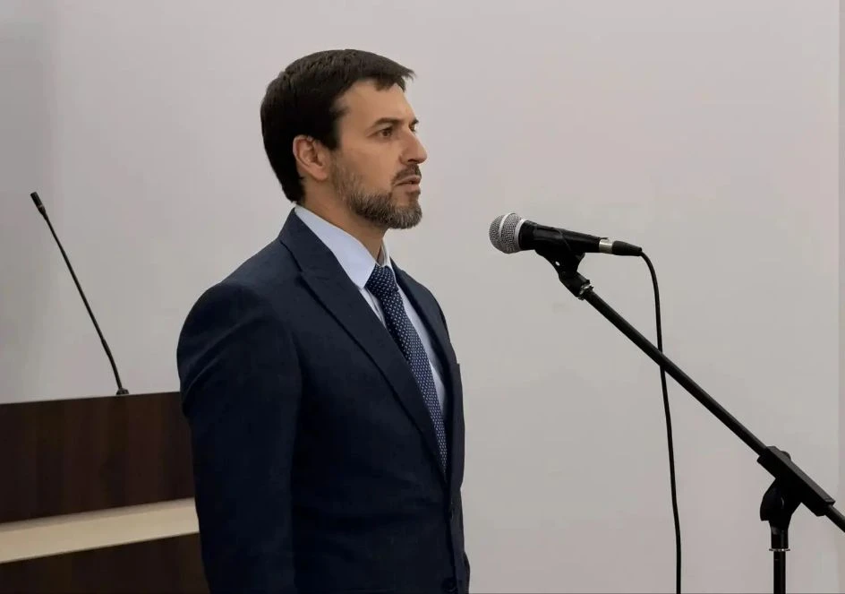 Председатель Собрания депутатов Сулейман-Стальского района Гаджиамин Рамалданов поздрав...