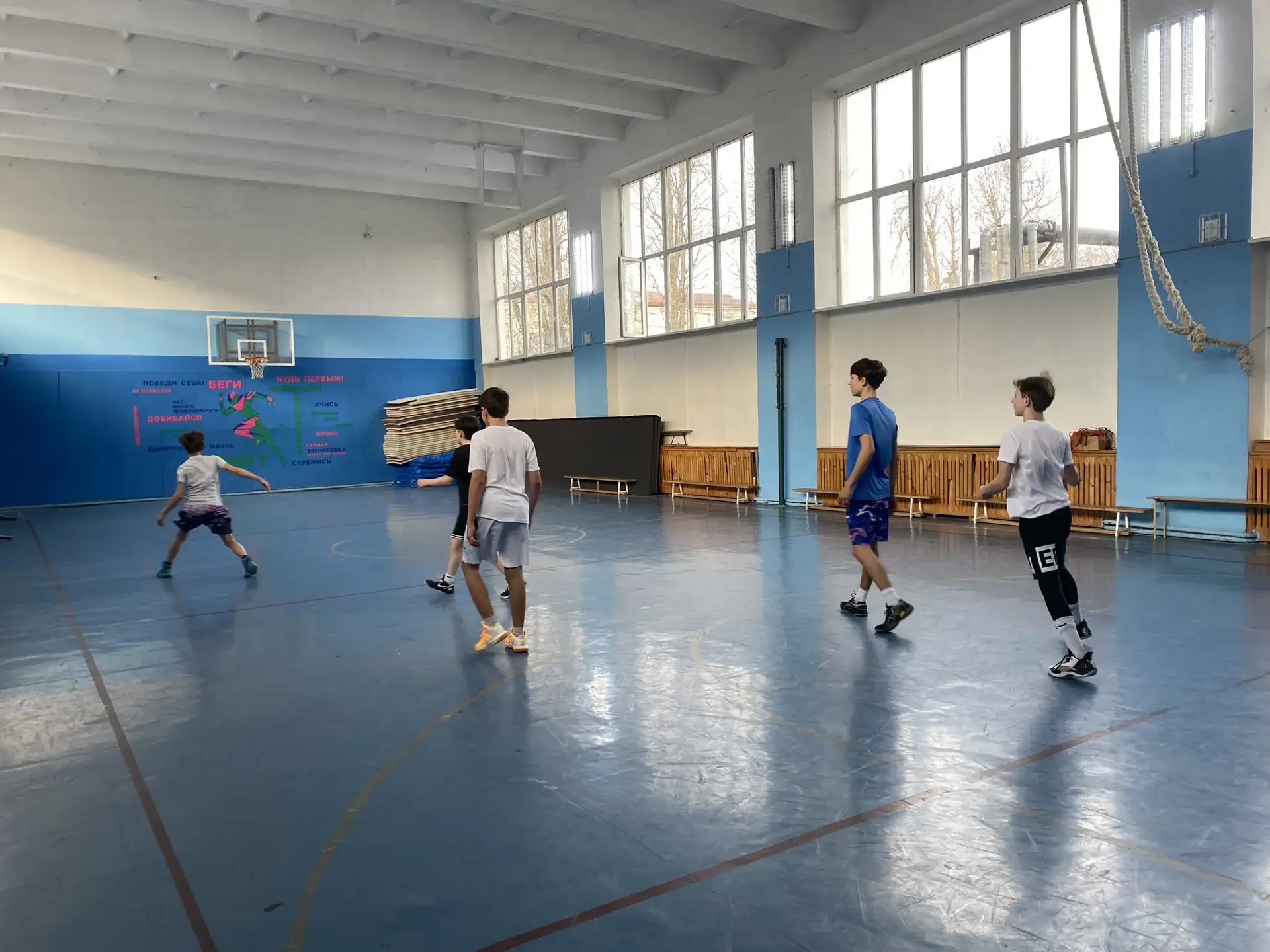 2. Зимние каникулы в лицее. Наши работники библиотеки провели для ребят: Народные гуляния. Викторина
